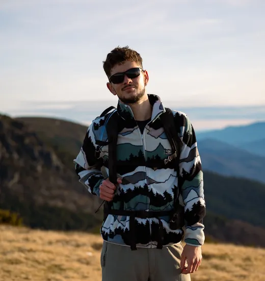 Alex Trandafir în drumeție la munte